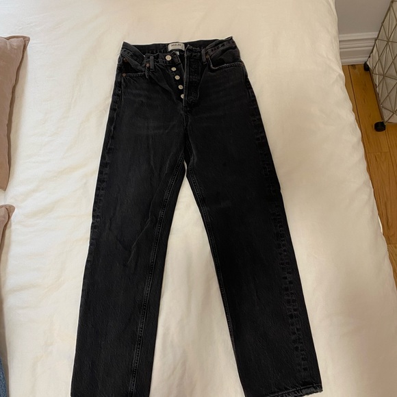 90’s high rise agolde jeans in black and dark wash blue. - Picture 2 of 7
